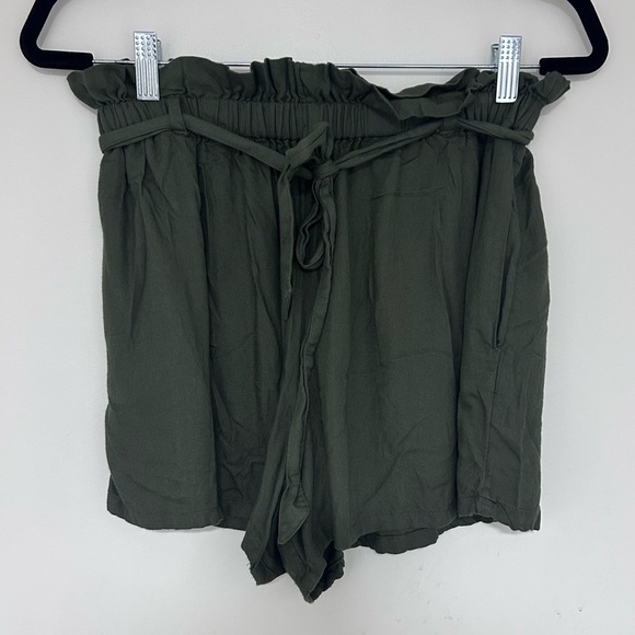 Hollister Green Ultra High Rise Flowy Shorts with Belt Size Medium - Picture 1 of 6
